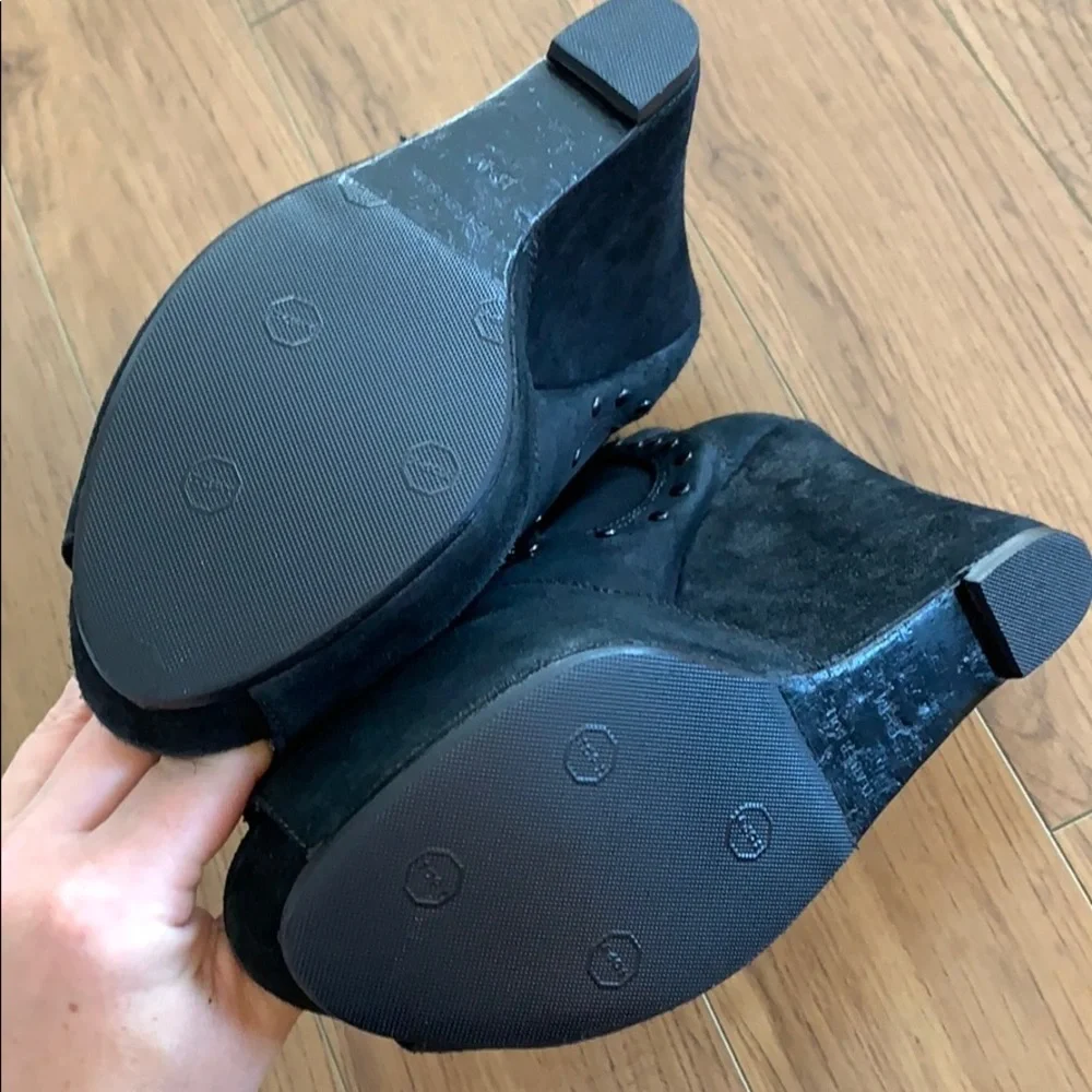 Joes jeans black suede open toe wedges